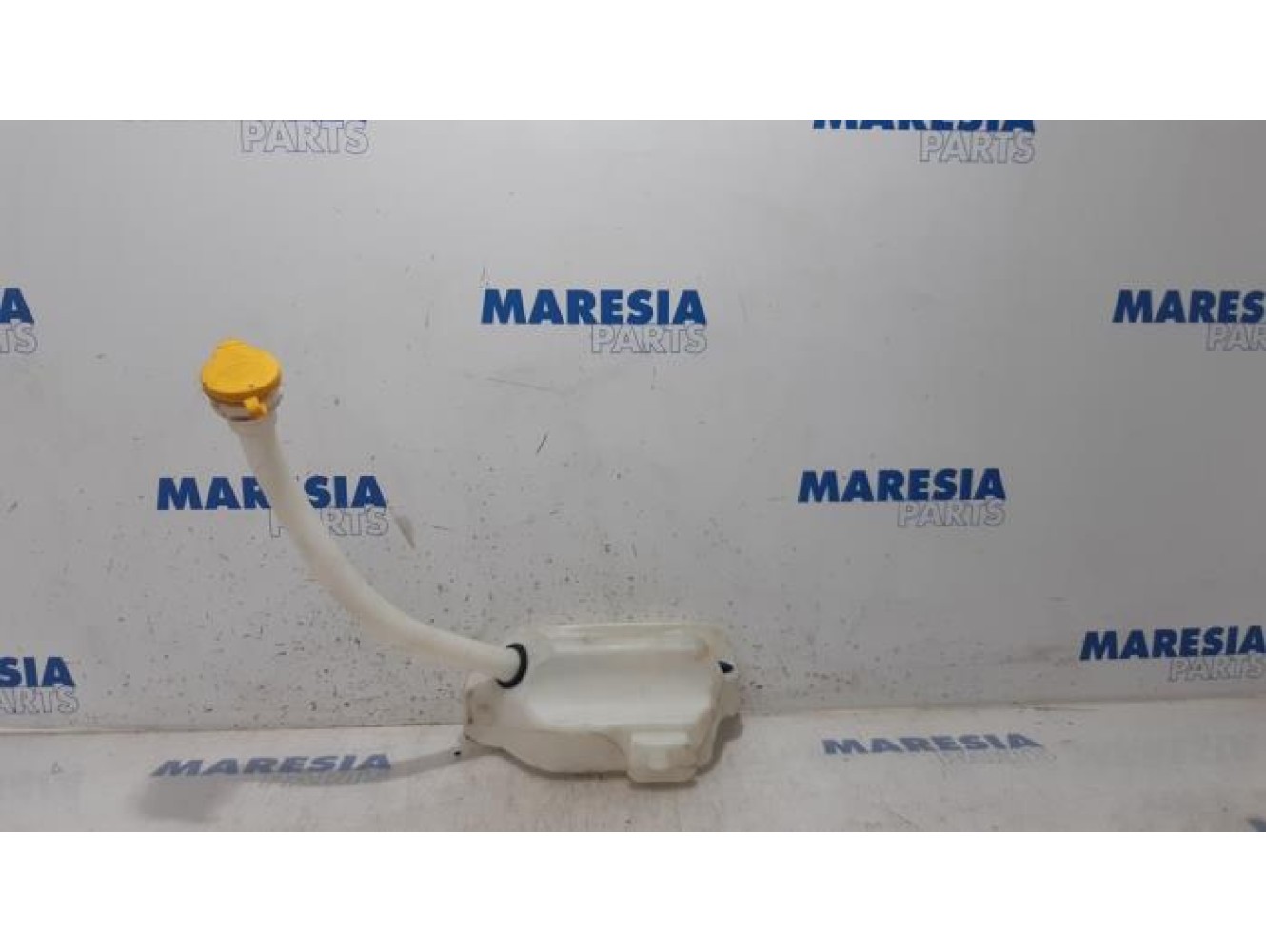 Renault - Kangoo - Front windscreen washer reservoir