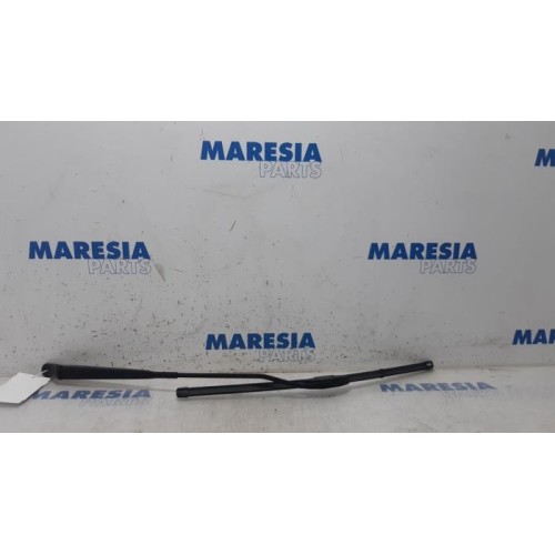 Renault - Kangoo - Front wiper arm