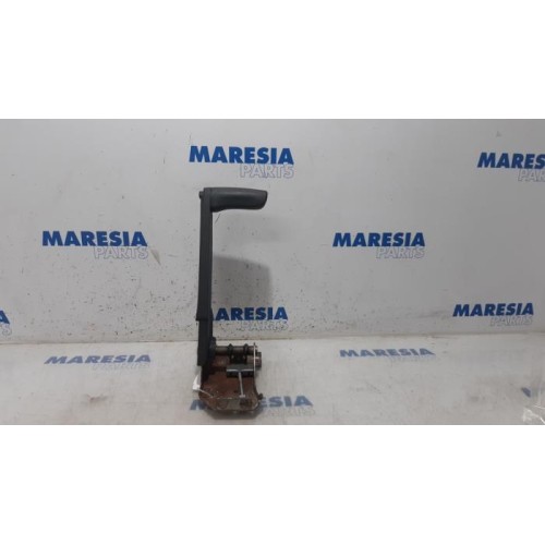 Renault - Kangoo - Parking brake mechanism