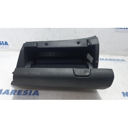 Peugeot - Expert - Glovebox