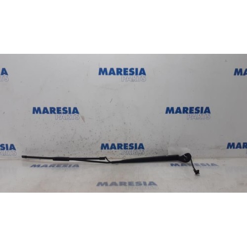 Citroen - C4 Cactus - Front wiper arm