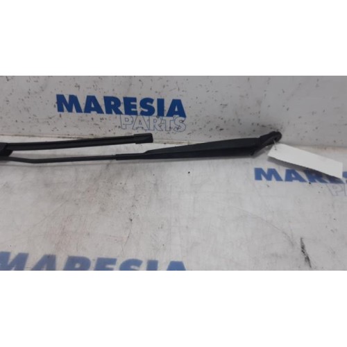 Renault - Kangoo - Front wiper arm