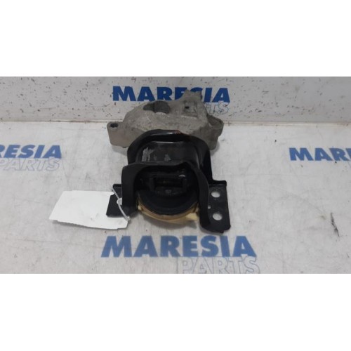 Renault - Kangoo - Engine mount