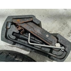 Peugeot - 107 - Krikset + reservewiel