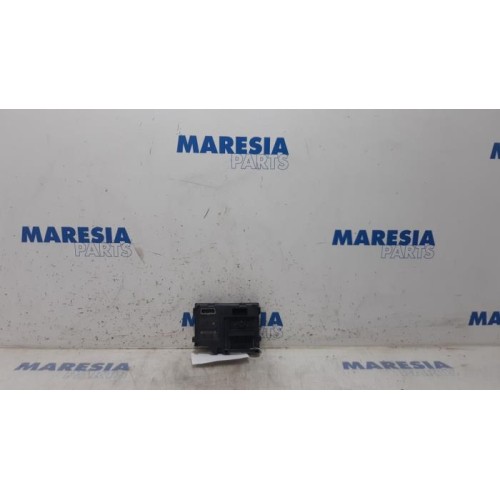 Renault - Clio - Card reader (lock)
