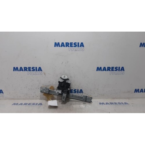 Renault - Clio - Rear door window mechanism 4-door, right