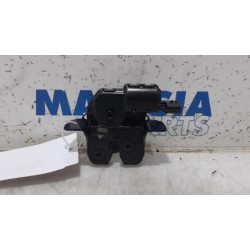 Renault - Clio - Tailgate lock mechanism