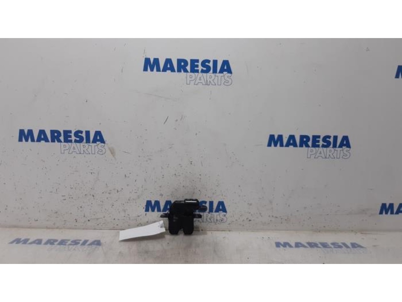 Renault - Clio - Tailgate lock mechanism