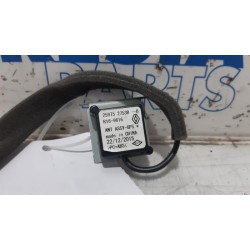 Renault - Clio - GPS antenna