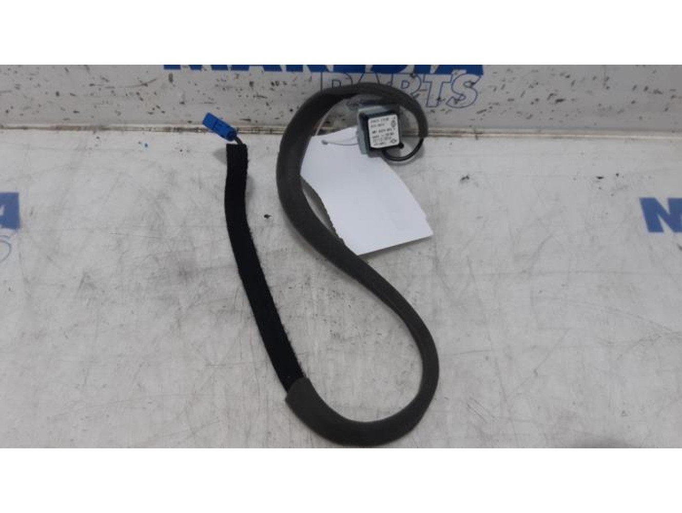 Renault - Clio - GPS antenna