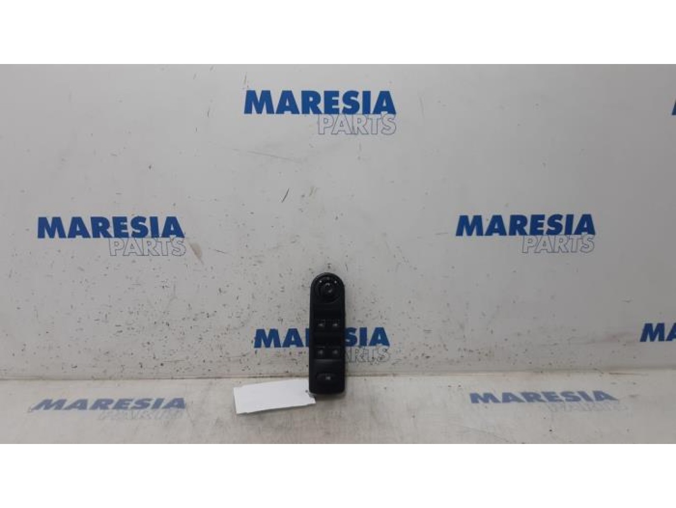 Renault - Clio - Multi-functional window switch