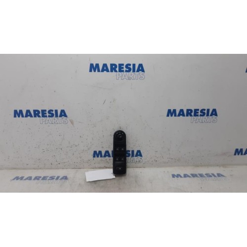 Renault - Clio - Multi-functional window switch