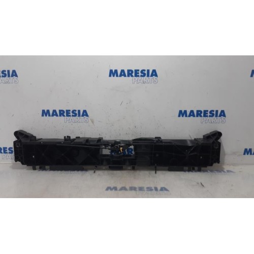 Renault - Clio - Lock plate
