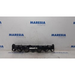 Renault - Clio - Rear bumper bracket central