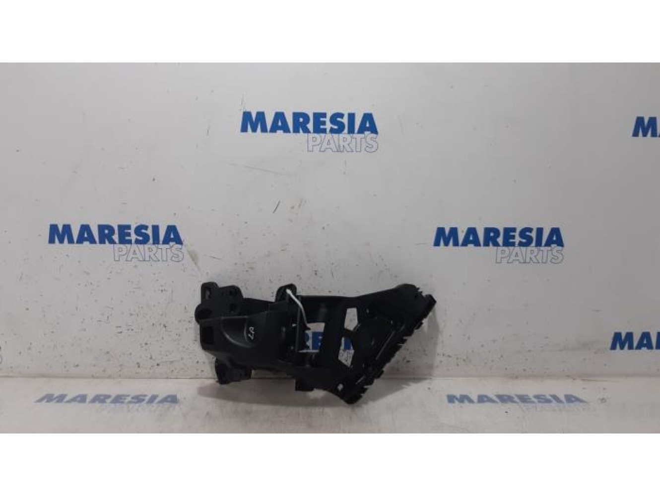 Renault - Clio - Rear bumper bracket, left