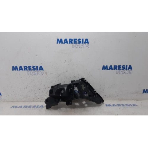 Renault - Clio - Rear bumper bracket, right