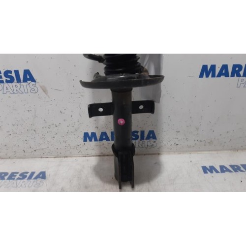 Renault - Clio - Front shock absorber rod, left