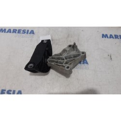 Renault - Clio - Engine mount