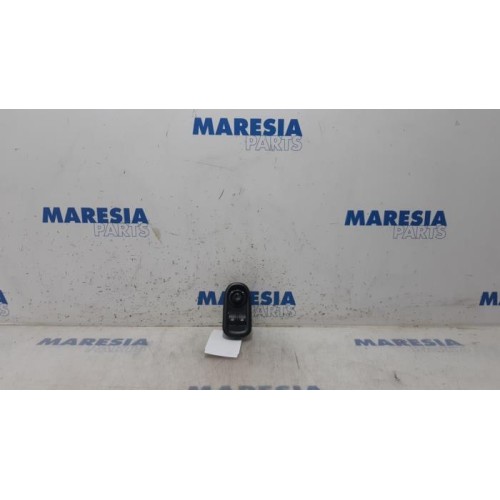 Renault - Kangoo - Multi-functional window switch