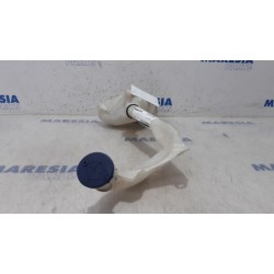 Peugeot - 207 - Front windscreen washer reservoir