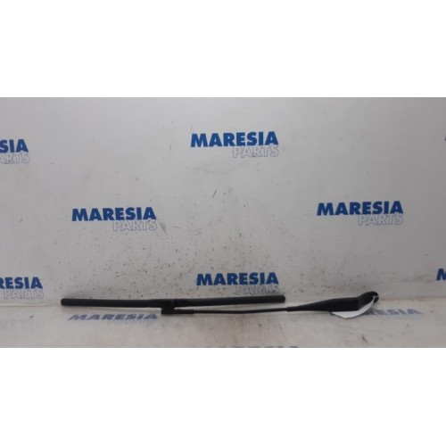 Peugeot - 207 - Front wiper arm