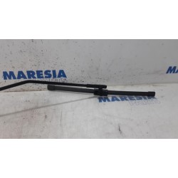 Peugeot - 207 - Front wiper arm