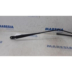 Peugeot - 207 - Front wiper arm