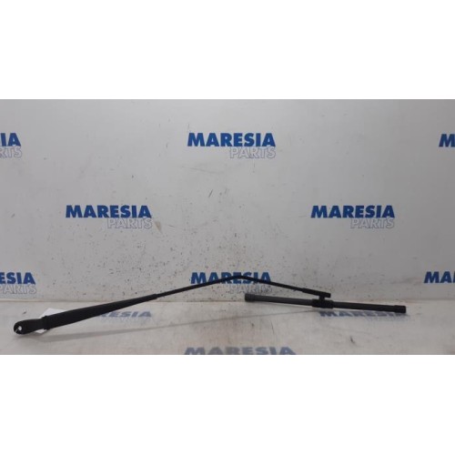 Peugeot - 207 - Front wiper arm