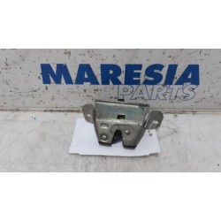 Peugeot - 107 - Tailgate lock mechanism
