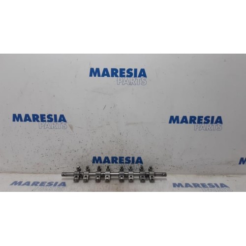 Renault - Trafic - Rocker arm shaft