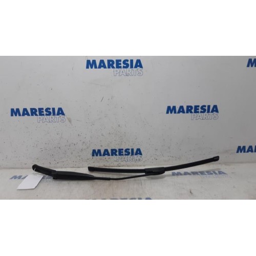 Fiat - Panda - Front wiper arm