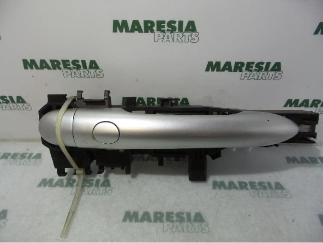 Renault - Megane Scenic - Front door handle 4-door, right