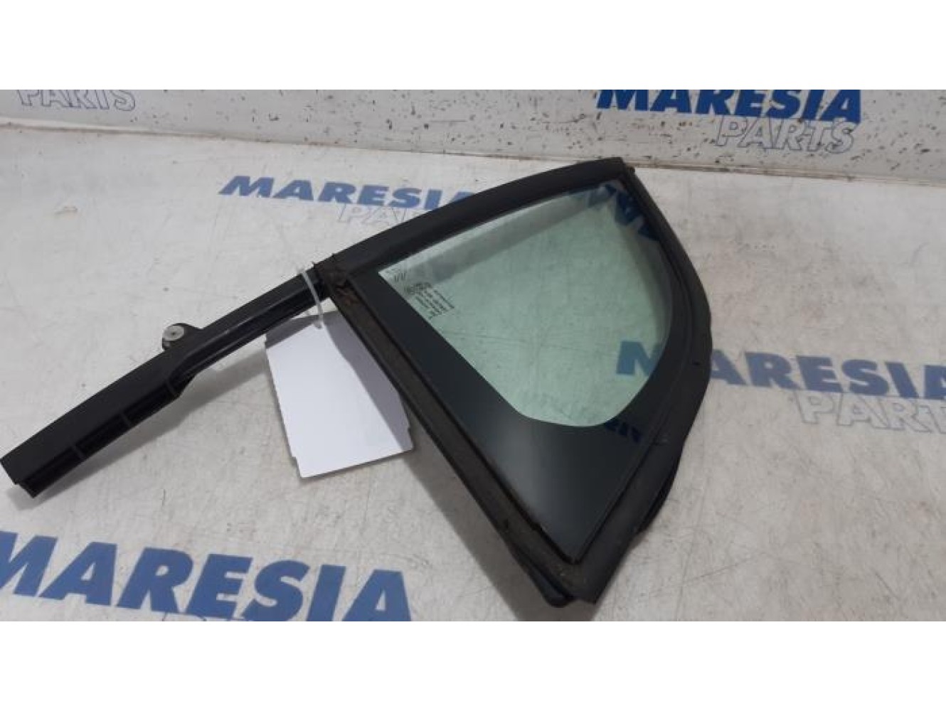 Citroen - DS3 - Quarter light, front right