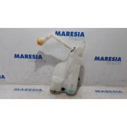 Renault - Megane - Front windscreen washer reservoir