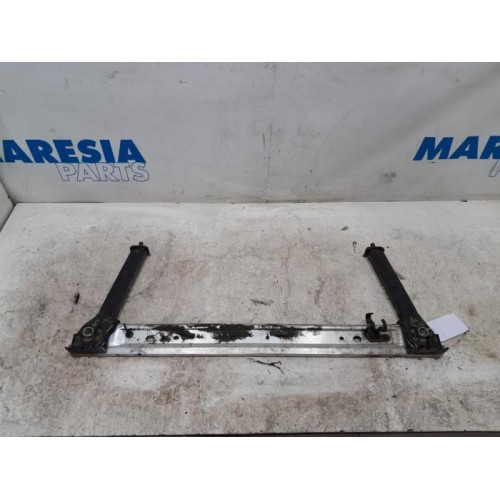 Renault - Megane - Radiator bar