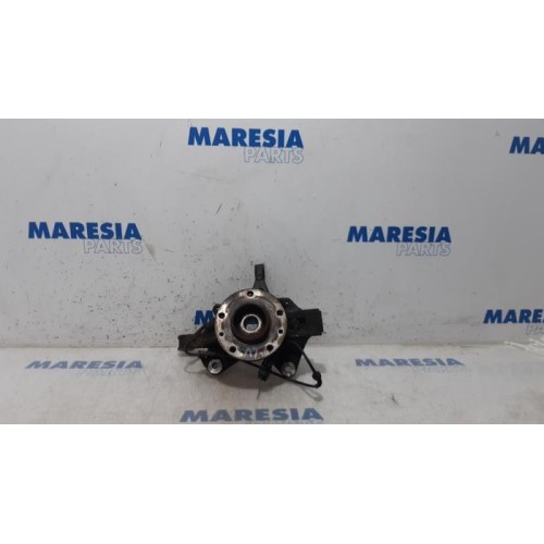 Renault - Megane - Fusee links-voor