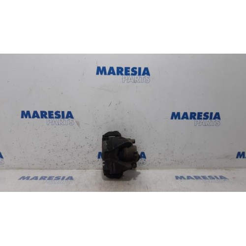 Renault - Megane - Front brake calliper, left