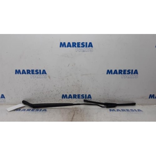 Citroen - DS3 - Front wiper arm