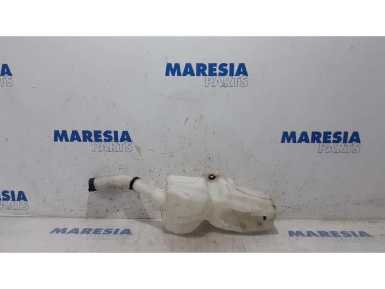 Fiat - 500 - Front windscreen washer reservoir