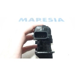 Renault - Megane - Tailgate lock mechanism