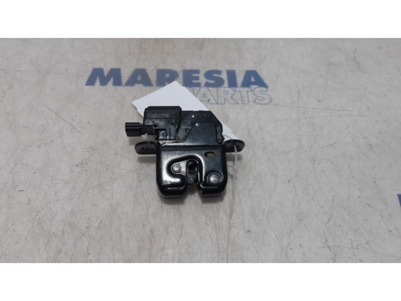 Renault - Megane - Tailgate lock mechanism