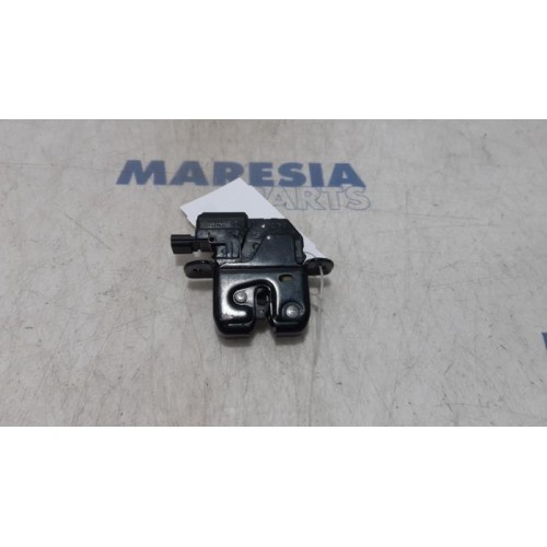 Renault - Megane - Tailgate lock mechanism