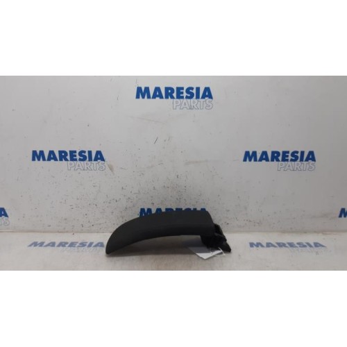 Renault - Megane - Armrest