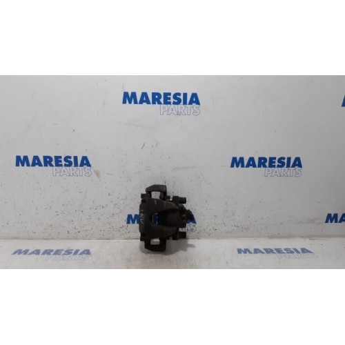 Renault - Clio - Front brake calliper, right
