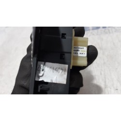 Renault - Clio - Multi-functional window switch