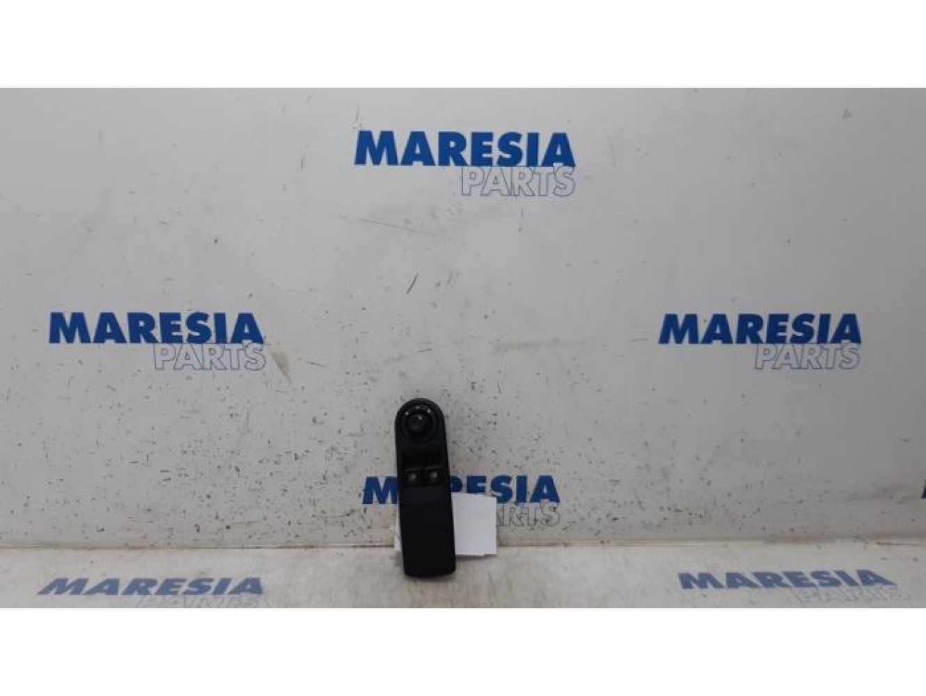 Renault - Clio - Multi-functional window switch