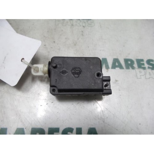 Renault - Laguna - Tailgate lock mechanism