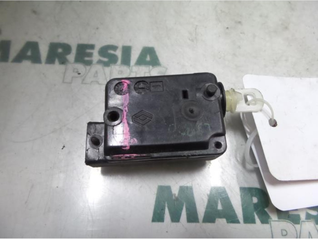 Renault - Laguna - Tailgate lock mechanism
