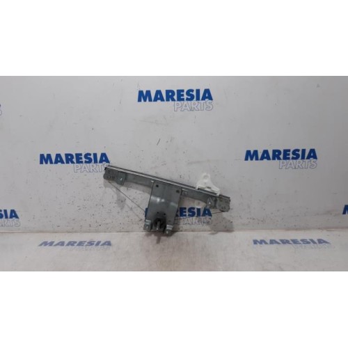 Renault - Clio - Rear door window mechanism 4-door, right