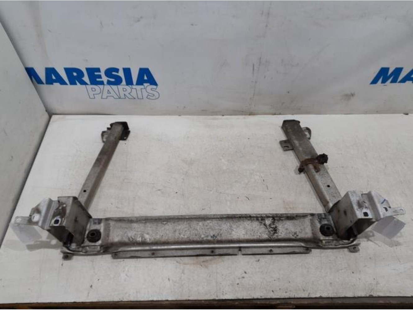 Renault - Laguna - Radiator bar
